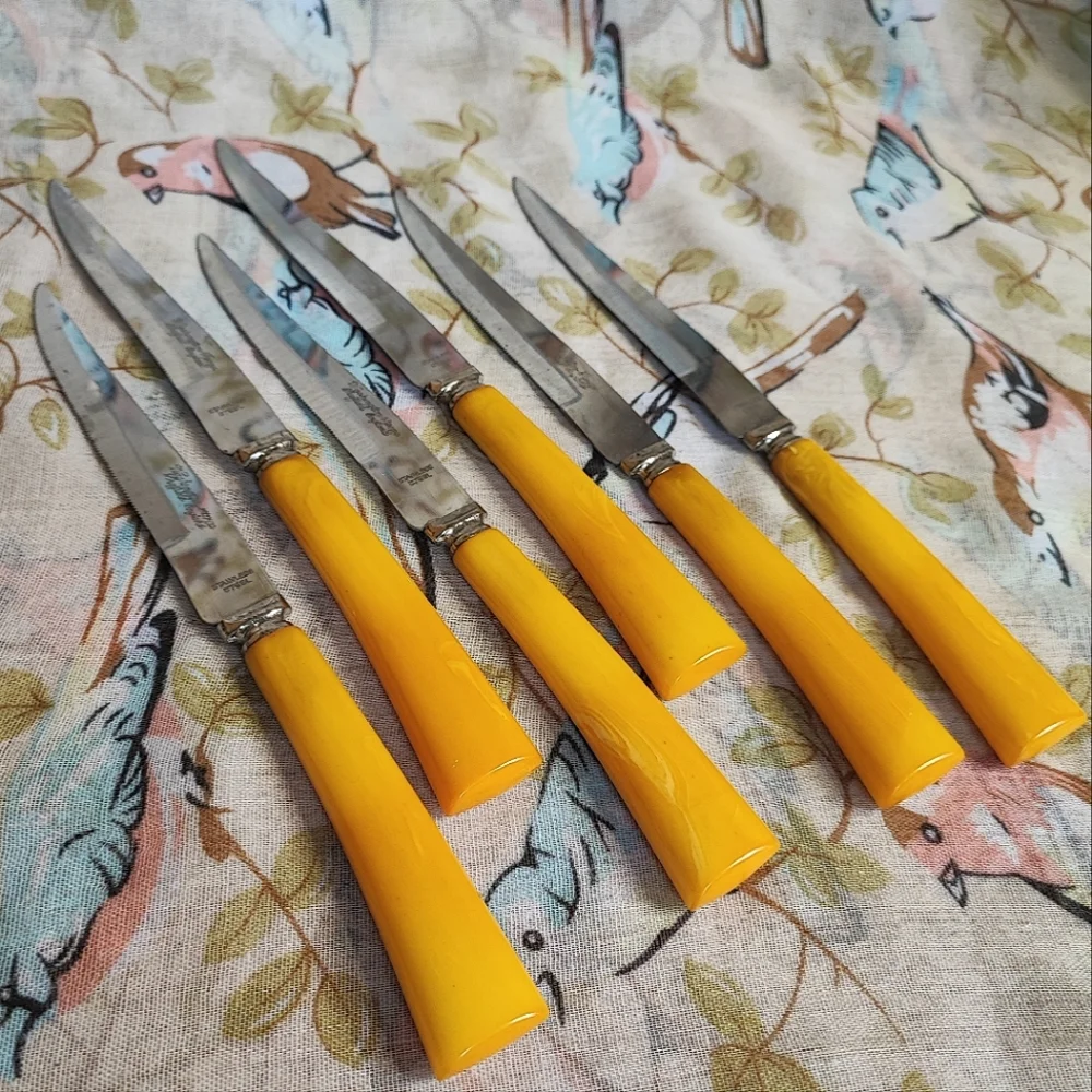 Washington Forge Stainless Steel 6 Steak Knives Sheffield Butterscotch Bakelite